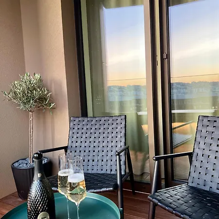 Apartman Cloud 9 Sky Park Elegance - Brand New With Stunning Views *