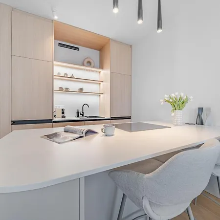 Cloud 9 Sky Park Elegance - Brand New With Stunning Views Апартаменти