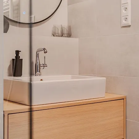 Апартаменти Cloud 9 Sky Park Elegance - Brand New With Stunning Views *